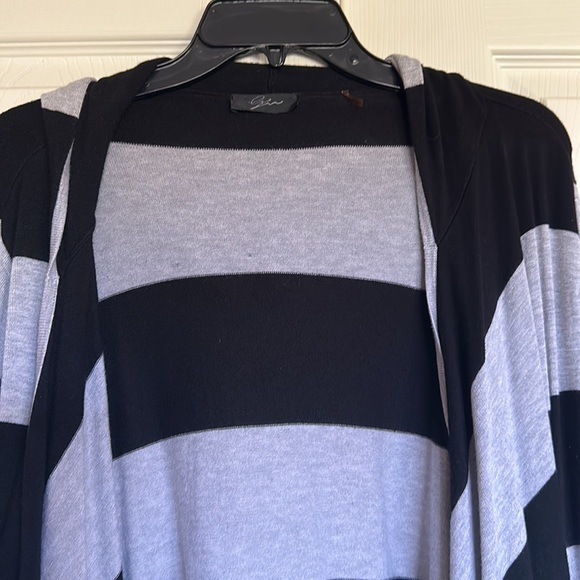 Cardigan - Picture 2 of 5